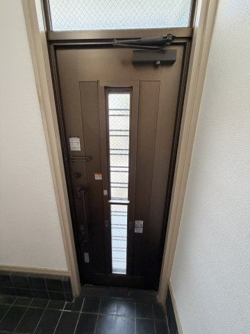 菅の台４丁目貸テラスの玄関
