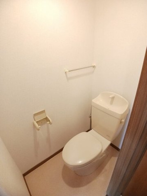 【トイレ】 | ラベニュー西中Ⅱ | ゆったりとした空間のトイレです