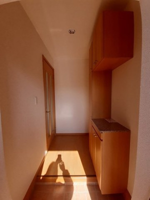 【玄関】 | プレシャスコートＫ西浜 | 収納もある玄関です