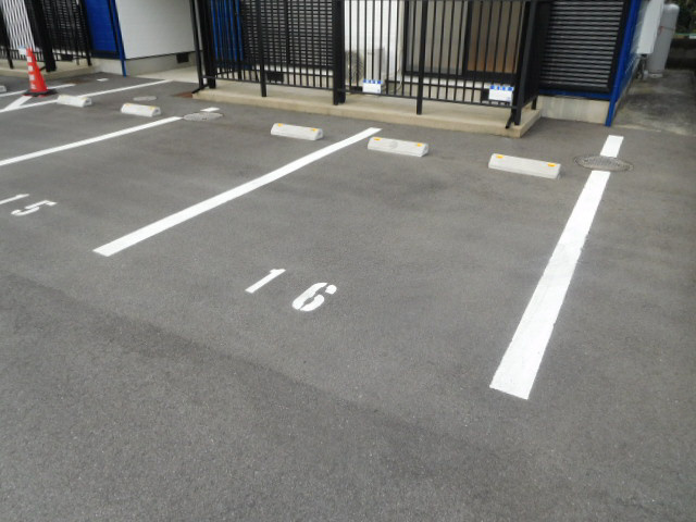 フローラルハイツの駐車場