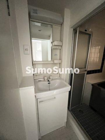 岡本梅林住宅６号棟の洗面所|脱衣スペースもあります