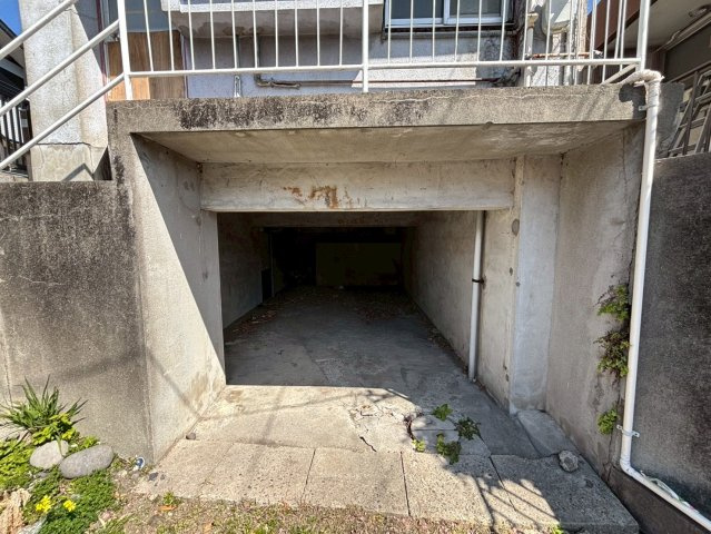 上竜尾町　中古戸建ての駐車場|堀車庫です。