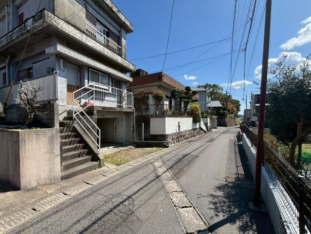 上竜尾町　中古戸建ての前面道路含む現地写真|閑静な住宅街の一画です。