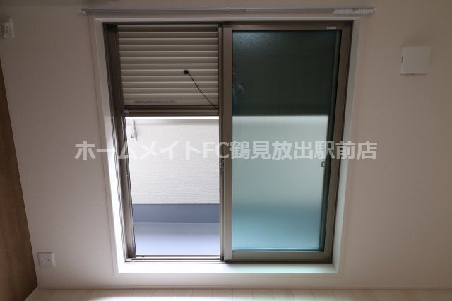 大阪市鶴見区今津中１丁目のアパートのバルコニー