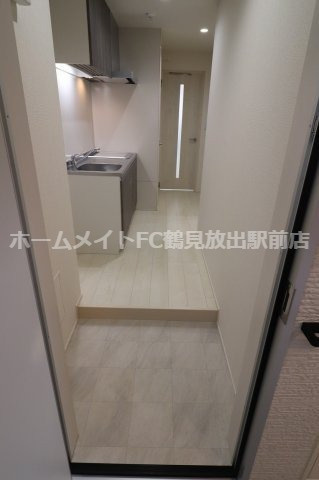 大阪市鶴見区今津中１丁目のアパートの玄関