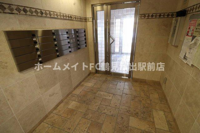 大阪市鶴見区放出東３丁目の賃貸マンションのロビー