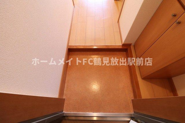 大阪市鶴見区放出東３丁目の賃貸マンションの玄関