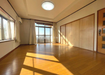 【現地画像あり】　厚木市長谷　中古戸建　39.62坪の居間・リビング
