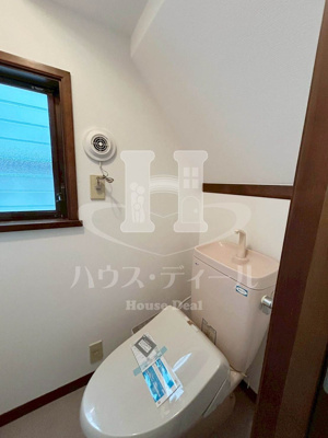【トイレ】 | 板橋区若木３丁目戸建 | ゆったりとした空間のトイレです