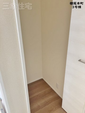 碧南市棚尾本町の収納|廊下に収納が２つあります