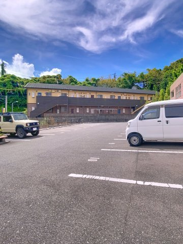 メルヴェーユ赤間の駐車場