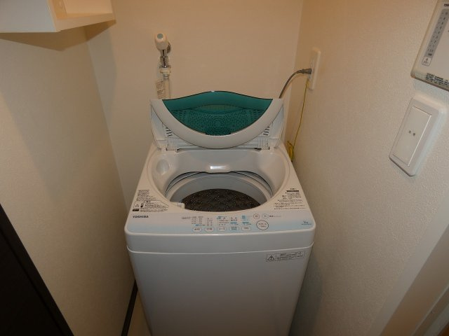 シーサイド花結のトイレ|洗濯機付きです