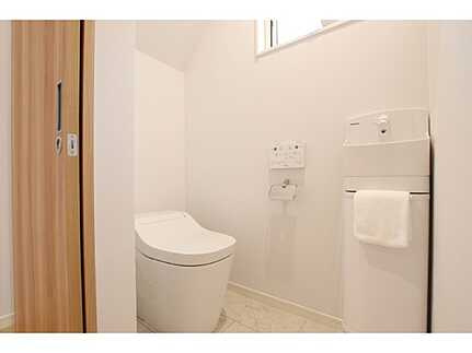 西区新庄町中古戸建住宅のトイレ