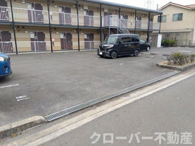 レオパレス桜坂の駐車場