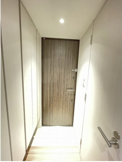 ウェルスクエア初台の玄関