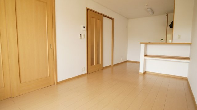 メロウヒルズ　Ｂの居間・リビング|こちらの居間で趣味の時間をお楽しみください