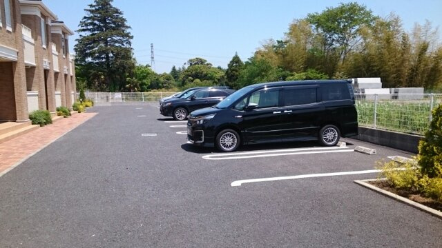 ブルースカイ幸和Ⅱの駐車場|車をお持ちの方に嬉しい駐車場付きの物件です