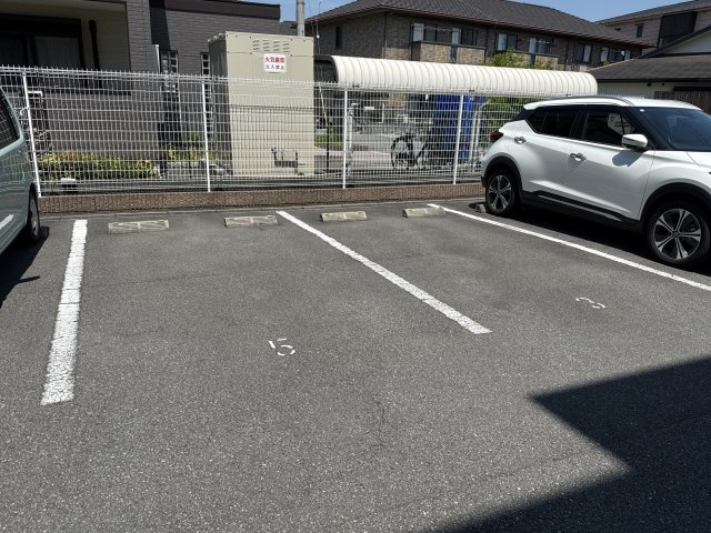 サニーコートの駐車場