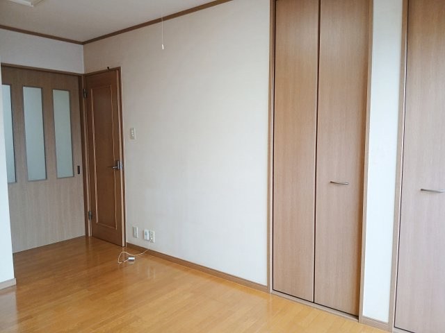 西七条市部町の洋室