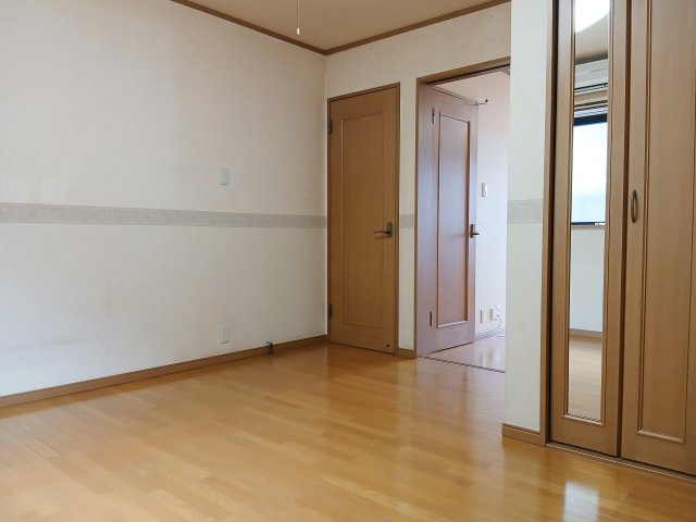西七条市部町の洋室