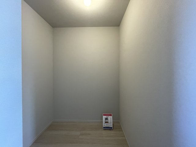 【収納】 | 【新築分譲住宅　～ LIGARE　リガーレ～　】東根市中央3　全1棟 | ２階１２畳の洋室には、ウォークインクローゼットとフリースペース付きです♪