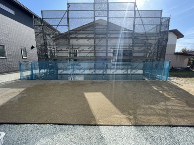 【庭】 | 【新築分譲住宅　～ LIGARE　リガーレ～　】東根市中央3　全1棟 | 毎日の暮らしの中に癒しを与えてくれるお庭スペース。小さなお子様の遊び場にもちょうど良い空間です。ガーデニングで色とりどりの草花を綺麗に飾ればより一層華やかな空間になります。（１号棟）