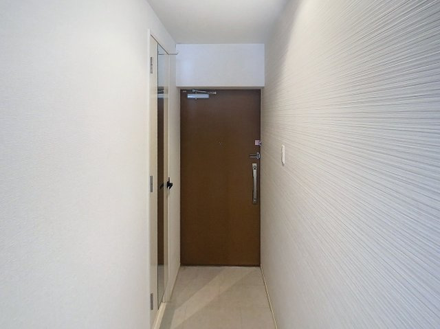 プレアタウン河東Aの玄関