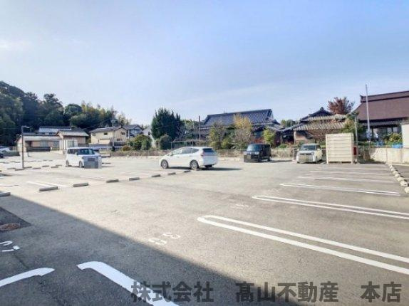 プレアタウン河東Aの駐車場