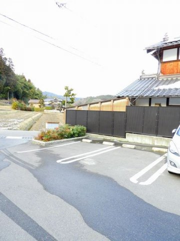 エスポワール吉田の駐車場