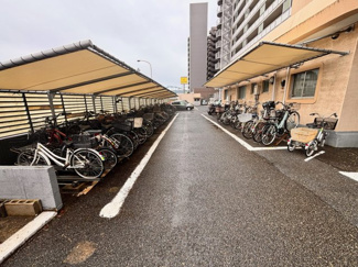 【駐輪場】 | 稲毛サンハイツ | 敷地内に駐車スペースあり。日々の移動もスムーズです！
