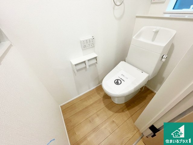 神戸市北区有野町二郎　第25-1期　新築一戸建てのトイレ|1・2階の2ヶ所にあるので、朝の忙しい時間の順番待ちもなく、深夜の利用にも大変便利です。