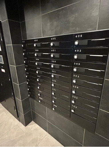 XEBEC八幡山のロビー