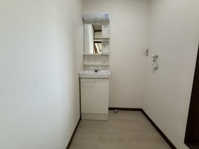 春日部市増富の賃貸マンションの玄関