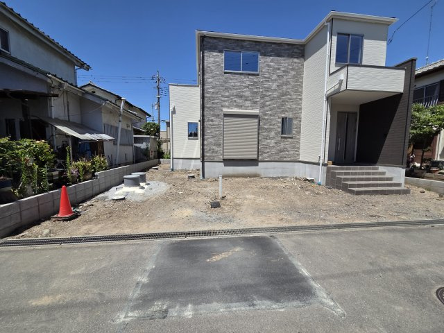 新築　太田市東矢島町1期　１号棟の駐車場|現地写真　駐車スペースは並列2台分可能です！

