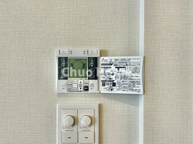 WコンフォートタワーズWESTの冷暖房・空調設備|【床暖房】冬は足元から暖めてくれる床暖房はエアコンとは違って埃が舞いませんので健康にも良さそうですね。