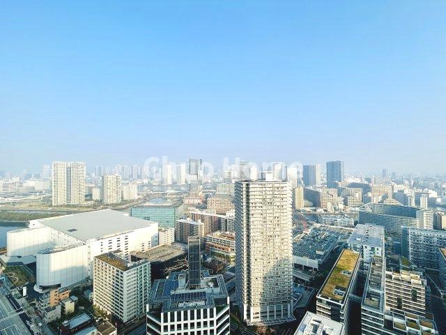 WコンフォートタワーズWESTの展望|手を伸ばせば、ふれることが出来そうな環境が、そのままインテリアになったような印象です。その豊かな眺望にふさわしい空間には、通風・採光にも優れ、心地よい光と風があふれています