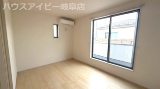 【洋室】 | 岐阜市西中島コンパクトサイズの新築戸建全6棟！網戸・エアコン・カーテンレール・テレビアンテナ標準完備 | 岐阜市西中島コンパクトサイズの新築戸建全6棟！網戸・エアコン・カーテンレール・テレビアンテナ標準完備