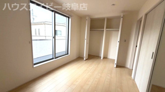 【洋室】 | 岐阜市西中島コンパクトサイズの新築戸建全6棟！網戸・エアコン・カーテンレール・テレビアンテナ標準完備 | 岐阜市西中島コンパクトサイズの新築戸建全6棟！網戸・エアコン・カーテンレール・テレビアンテナ標準完備