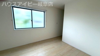 【洋室】 | 岐阜市西中島コンパクトサイズの新築戸建全6棟！網戸・エアコン・カーテンレール・テレビアンテナ標準完備 | 岐阜市西中島コンパクトサイズの新築戸建全6棟！網戸・エアコン・カーテンレール・テレビアンテナ標準完備