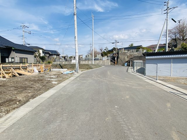 吉野町　新築戸建ての前面道路含む現地写真|前面道路は幅員6.0ｍです。