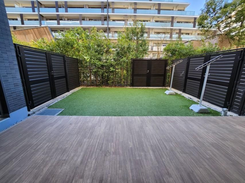 三鷹市下連雀５丁目の中古マンションの庭