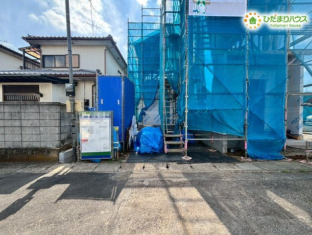 熊谷市柿沼　新築一戸建て　いろどりアイタウン　01の前面道路含む現地写真