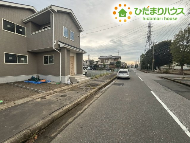 熊谷市柿沼　新築一戸建て　いろどりアイタウン　01の前面道路含む現地写真