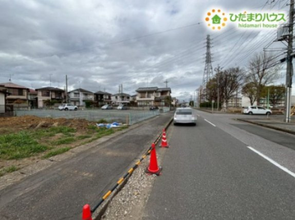 熊谷市柿沼　新築一戸建て　いろどりアイタウン　01の前面道路含む現地写真