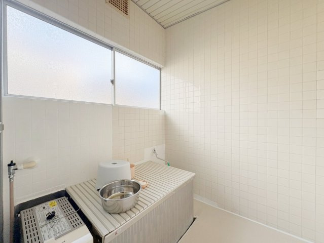 中古戸建・中古住宅　福島市町庭坂　庭坂小学校・吾妻中学校の浴室|リフォーム前の写真になります。