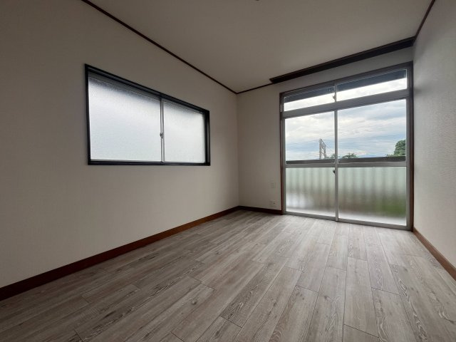 中古戸建・中古住宅　福島市町庭坂1期　庭坂小学校・吾妻中学校の洋室|ベランダに面しているので陽当たり良好です！