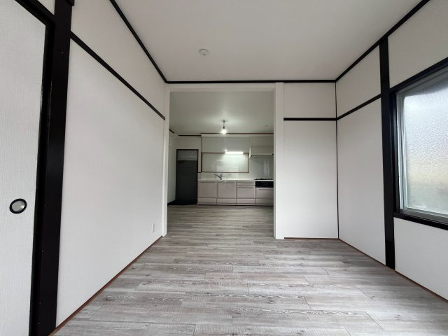 中古戸建・中古住宅　福島市町庭坂1期　庭坂小学校・吾妻中学校の居間・リビング|和室を洋室に変更しリビングにしました！