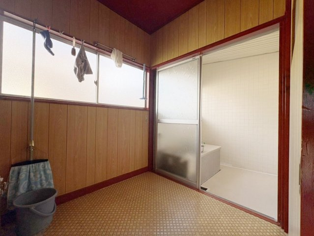 中古戸建・中古住宅　福島市町庭坂　庭坂小学校・吾妻中学校の洗面所|リフォーム前の写真になります。