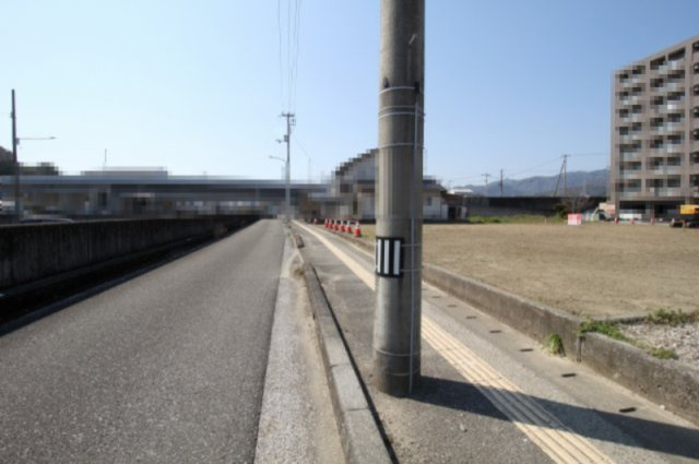 高そね　F号地　建築条件付　売土地　【全8区画】の前面道路含む現地写真|南側　幅：6.0ｍ　接面：9.66ｍ