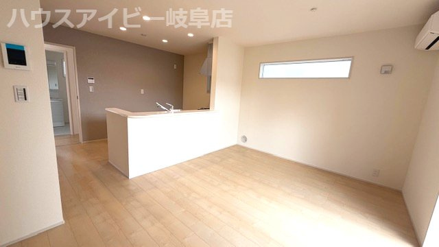 【居間・リビング】の画像